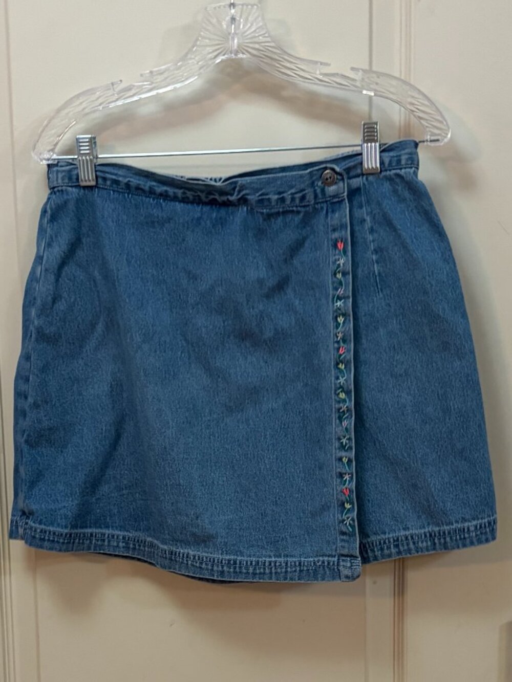 Westport Women's Size M 100% Cotton Denim Skort w/Embroidered skirt side. Blue.